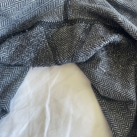 Lululemon Herringbone Wunder Under - size 6 - Picture 3 of 4